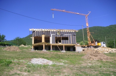 Ossature Bois Maison sur pilotis en construction à Oriol en Royans