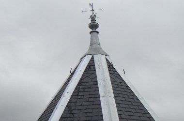 Couverture - Zinguerie Rénovation d'une tour octogonale en ardoise